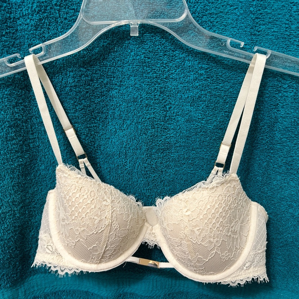 Aerie Cream Lace Underwire Bra with Adjustable Straps